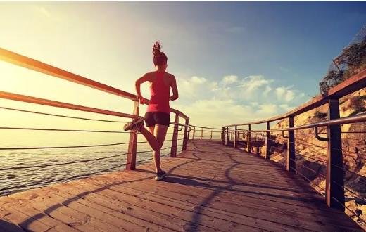 跑步多久才能起到减肥的作用，每次半小时以上坚持一个月