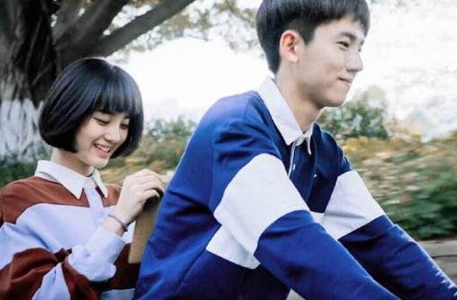 男生暗恋女生表现