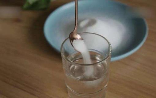 牙痛最怕的一碗水，用盐水/茶水漱口能有效缓解牙痛