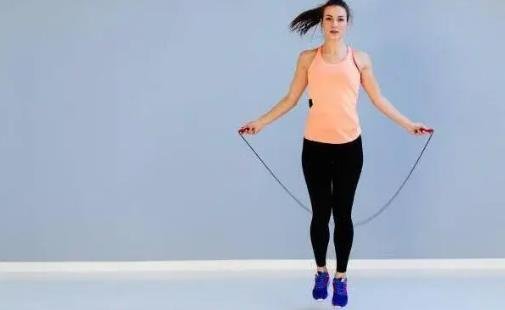 跳绳减肥的正确方法一天跳多少能达到效果，每次坚持30-60分钟最好
